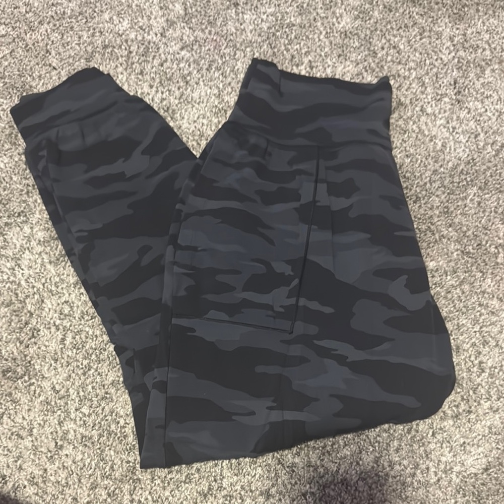 Women’s athleta Camouflage Print joggers